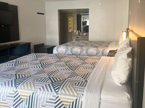 Escritorio, wifi gratis, ropa de cama