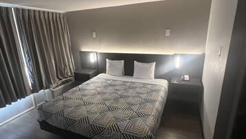 Escritorio, wifi gratis, ropa de cama