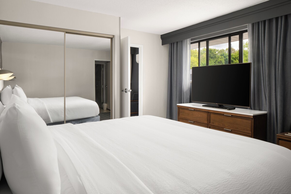 Suite, 1 habitación | Ropa de cama hipoalergénica y escritorio 