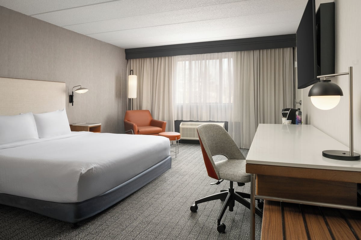 Allergikerbettwaren, Schreibtisch, laptopgeeigneter Arbeitsplatz