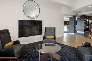 Lobby sitting area - Courtyard by Marriott Hartford Cromwell (Cromwell)