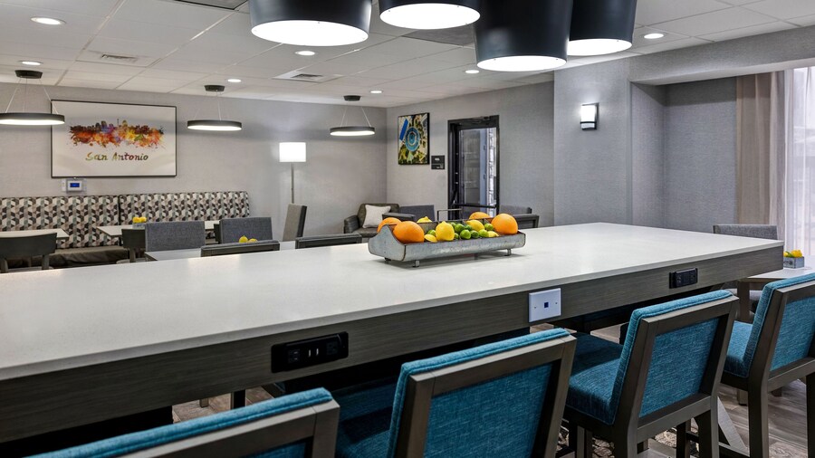 Hampton Inn San Antonio-Downtown (River Walk)