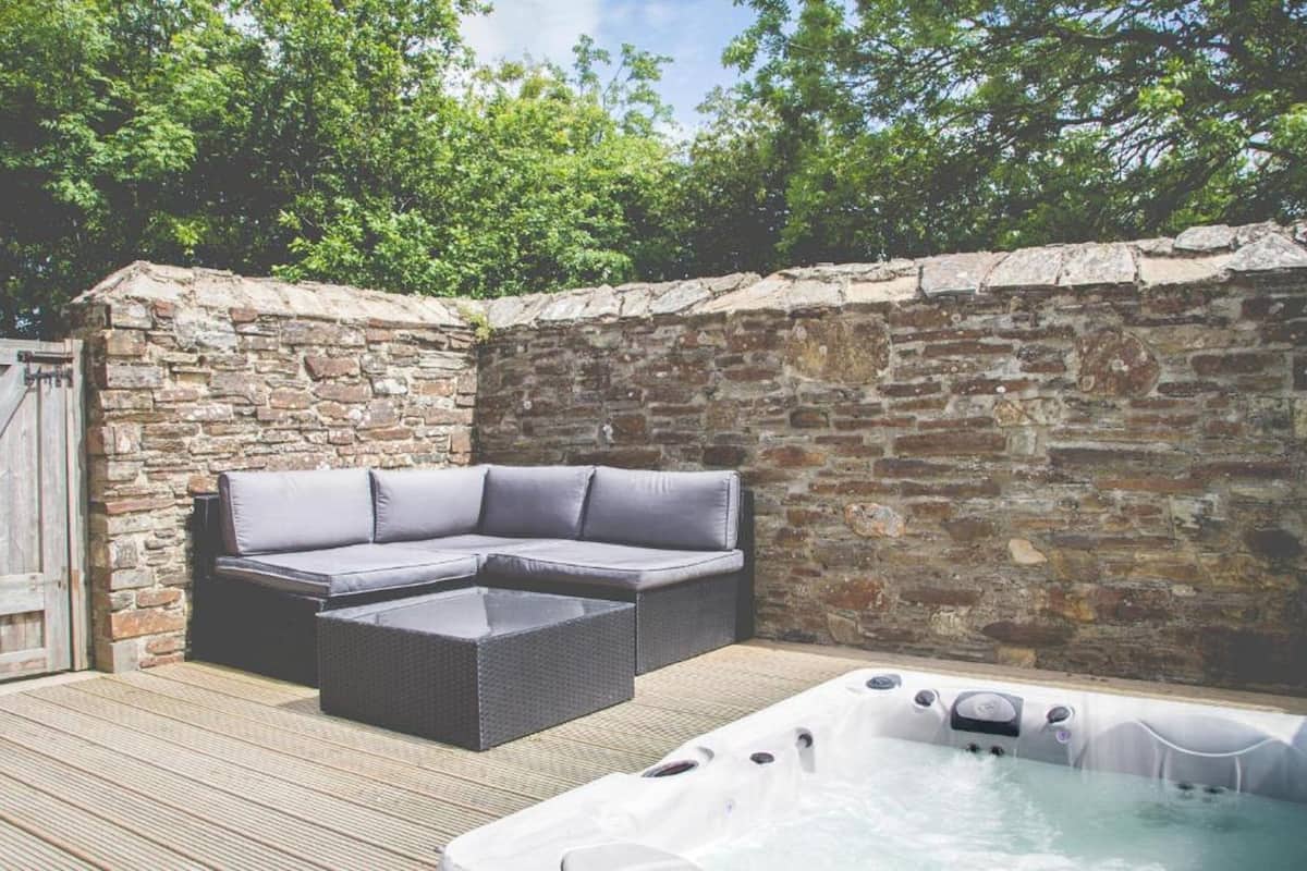 executive suite | private spa tub