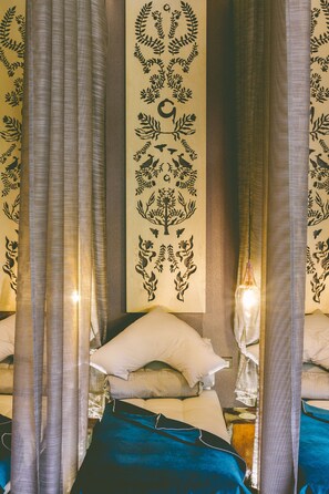 Couples treatment room(s), sauna, hot tub, steam room, body treatments