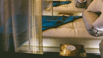 Couples treatment rooms, sauna, hot tub, steam room, body treatments