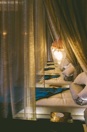 Couples treatment rooms, sauna, hot tub, steam room, body treatments
