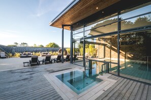 Couples treatment rooms, sauna, hot tub, steam room, body treatments