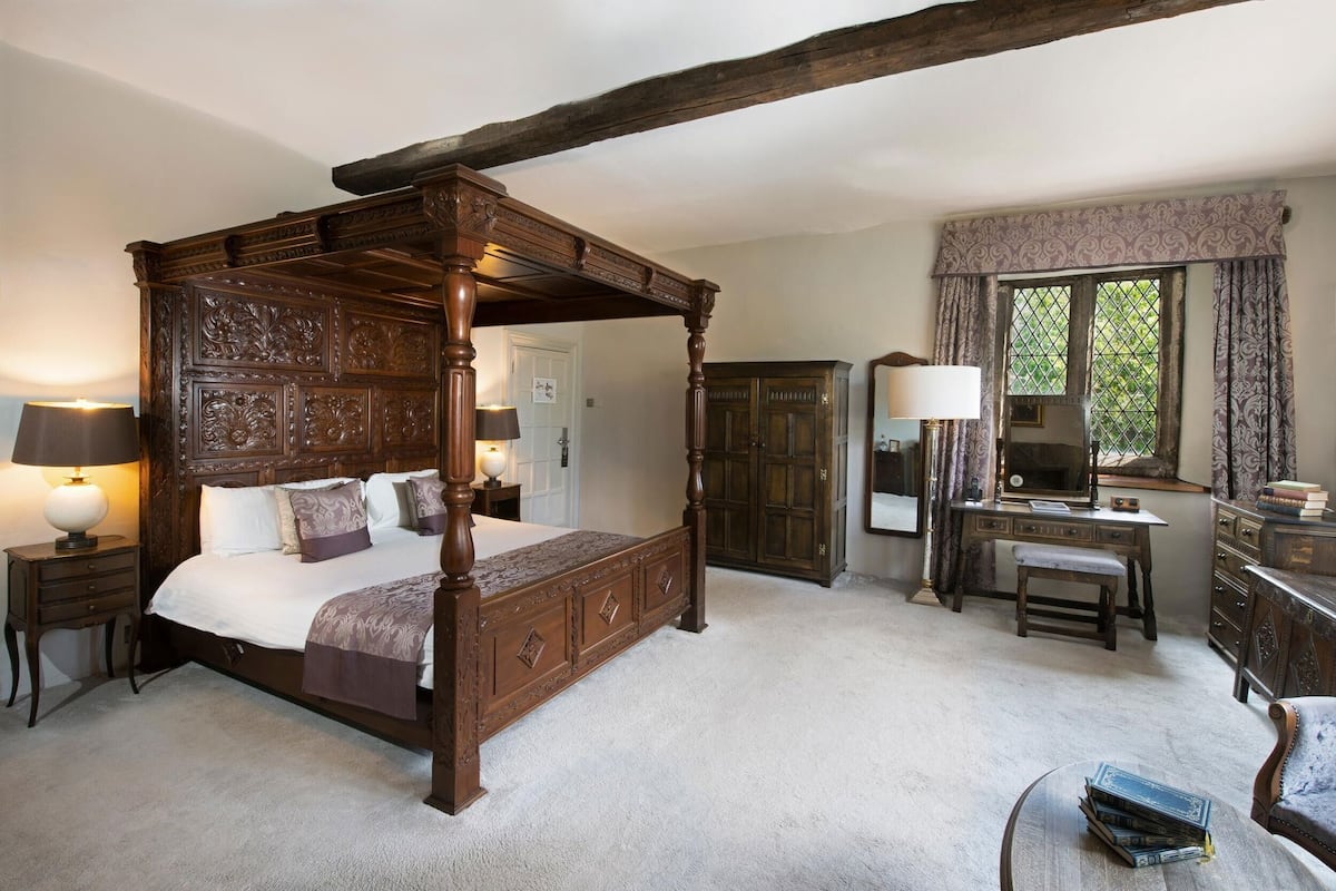 Minibar, in-room safe, desk, laptop workspace