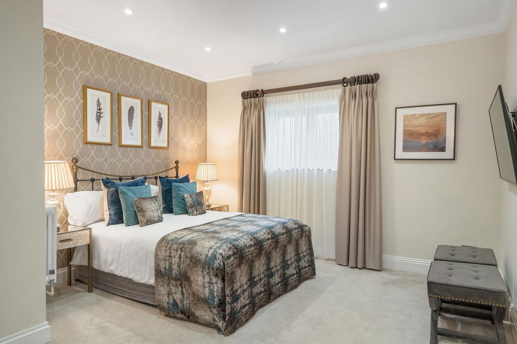 Minibar, in-room safe, desk, laptop workspace