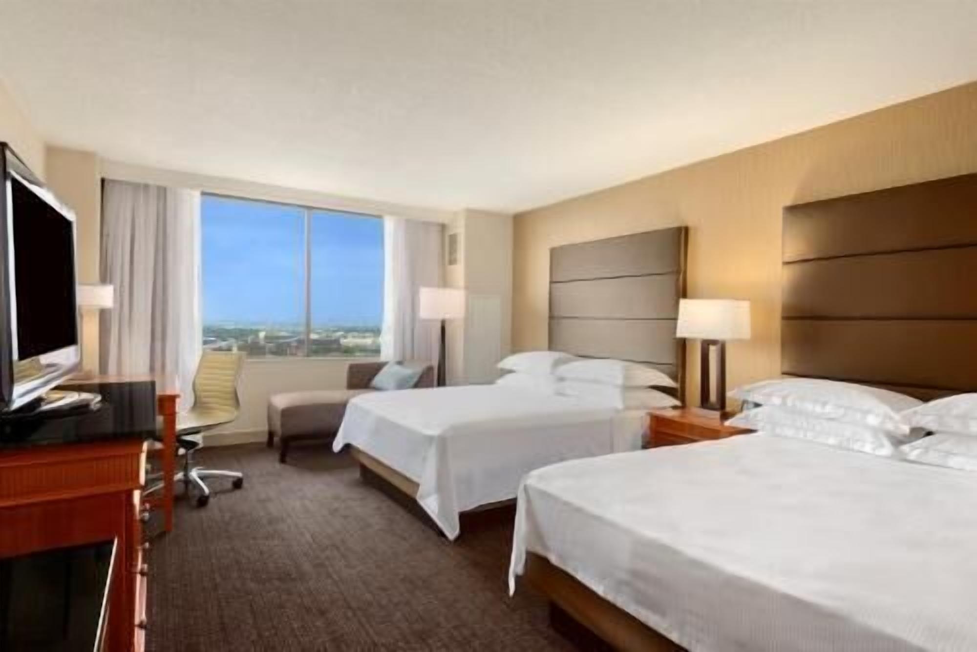 Ylelliset vuodevaatteet, pillowtop-patjalliset sängyt