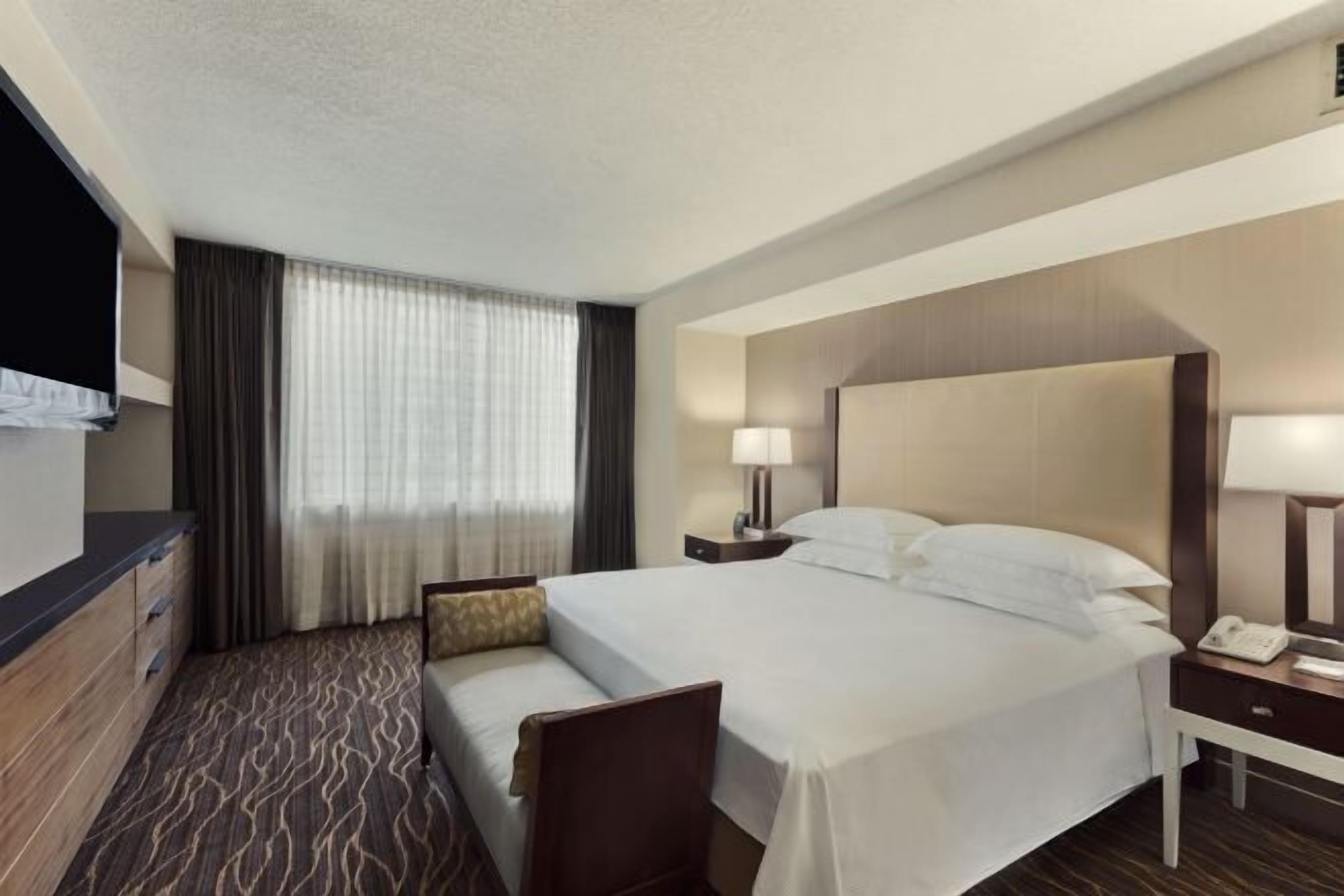 Premium bedding, pillowtop beds, in-room safe, desk