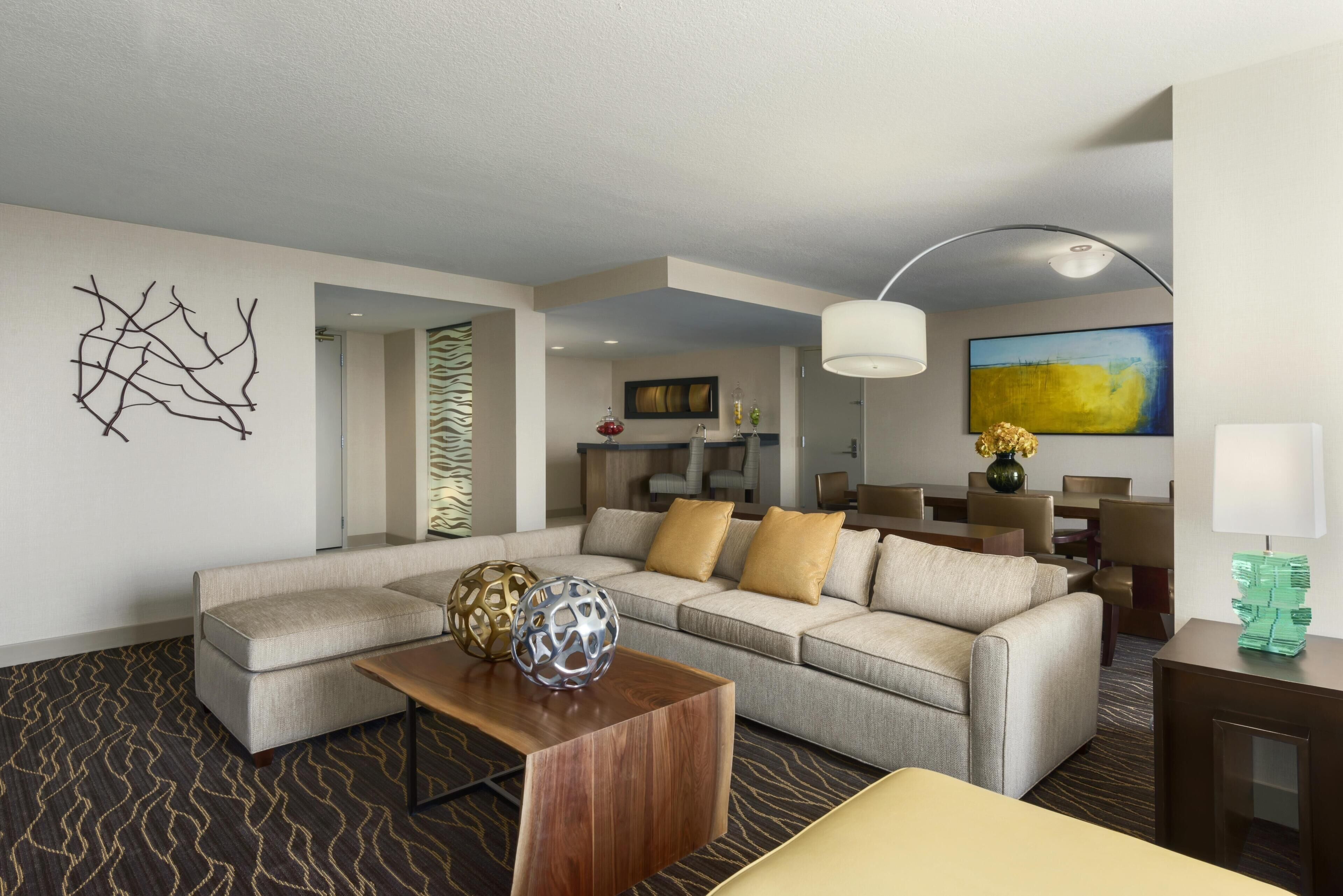 Room (Parlor) | Living area | 56-inch flat-screen TV with satellite channels, TV, pay films