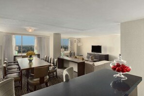 Suite, 1 cama de matrimonio grande (Brighton) | Ropa de cama de alta calidad y colchones con acolchado adicional