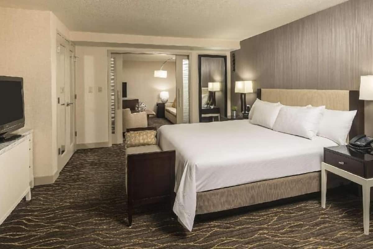 Premium bedding, pillowtop beds, in-room safe, desk