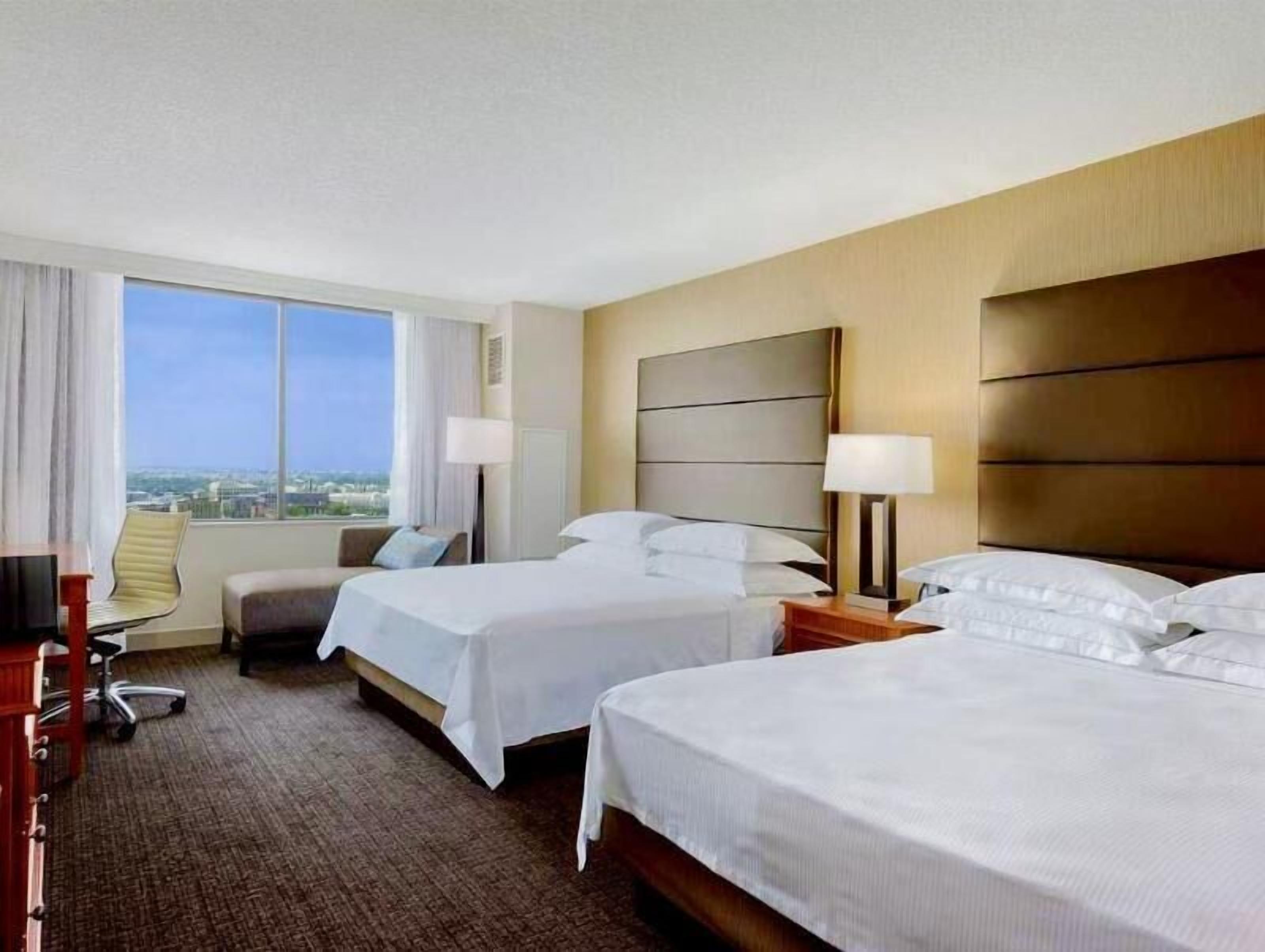 Ylelliset vuodevaatteet, pillowtop-patjalliset sängyt