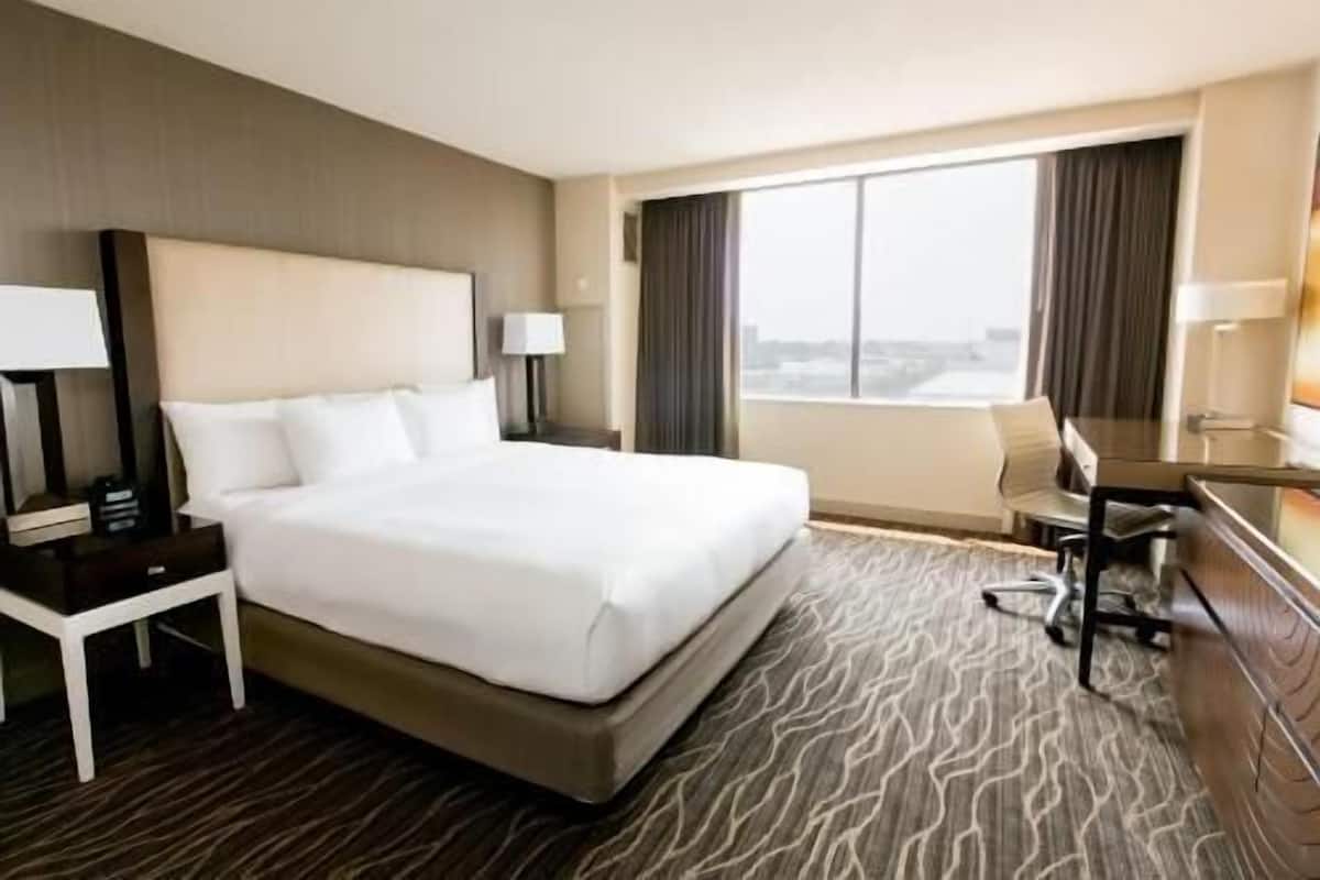 Premium bedding, pillowtop beds, in-room safe, desk