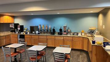 Sudah termasuk sarapan prasmanan setiap hari