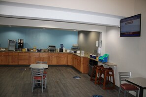 Free daily buffet breakfast - Days Inn by Wyndham Hays (Hays)