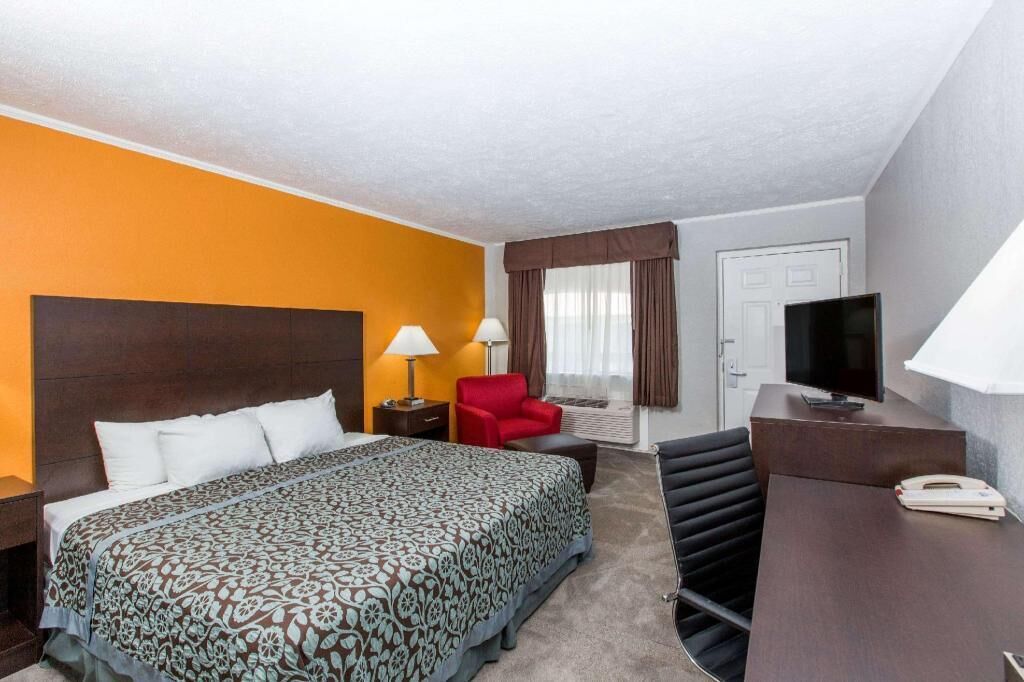 In-room safe, desk, laptop workspace, iron/ironing board
