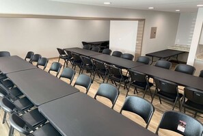 Meeting facility - Days Inn by Wyndham Hays (Hays)