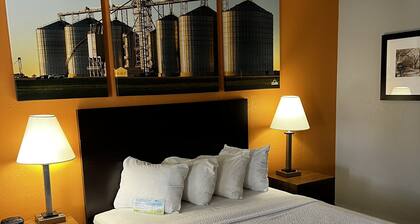 Days Inn by Wyndham Hays