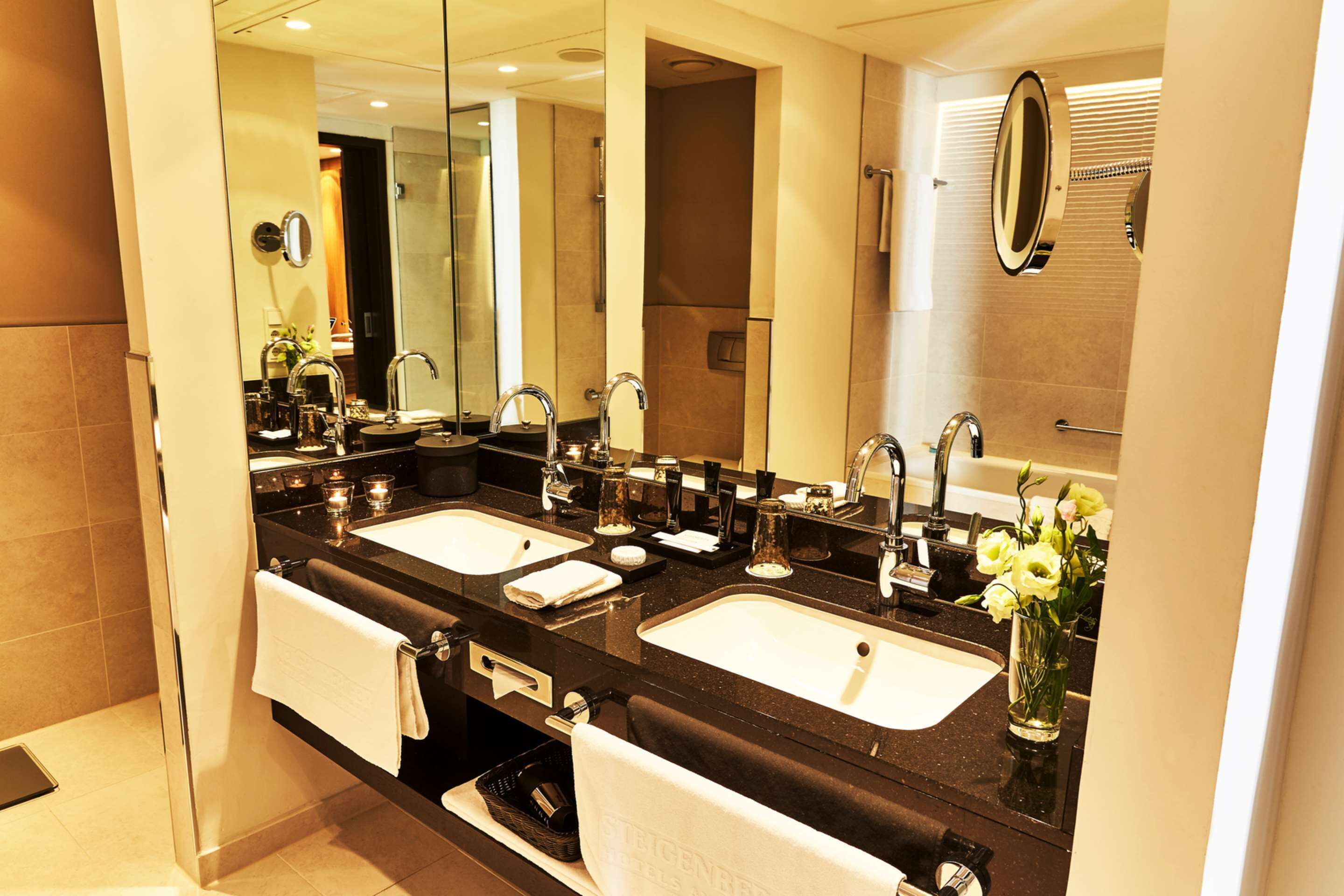 executive suite | 1 bedroom, minibar, in-room safe, desk