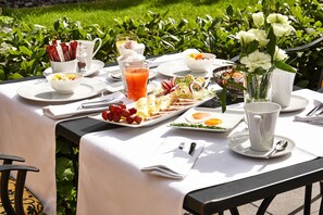 Se sirven desayunos, comidas y cenas 