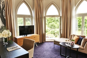 Junior Suite | 1 bedroom, minibar, in-room safe, desk