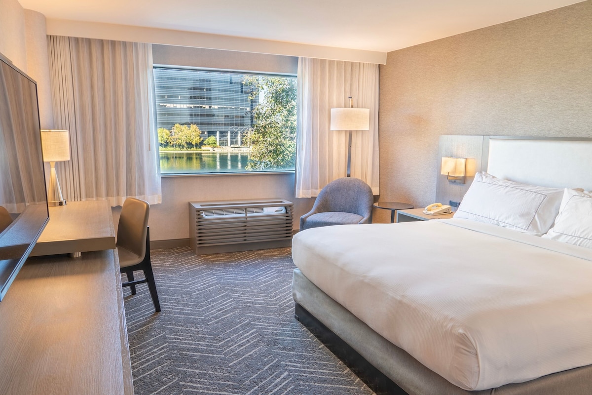 In-room safe, desk, laptop workspace, iron/ironing board