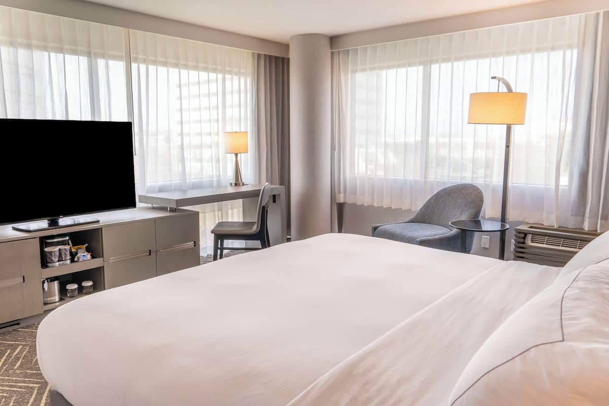 premium room, 1 king bed, corner | 1 bedroom, in-room safe, individually furnished, desk