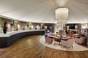 2 Bars/Lounges