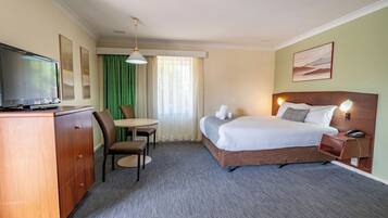 Executive kamer, 1 kingsize bed | Een bureau, verduisterende gordijnen, een strijkplank/strijkijzer