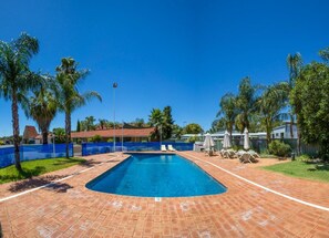 Outdoor pool - Hospitality Kalgoorlie, SureStay Collection by Best Western (Kalgoorlie)