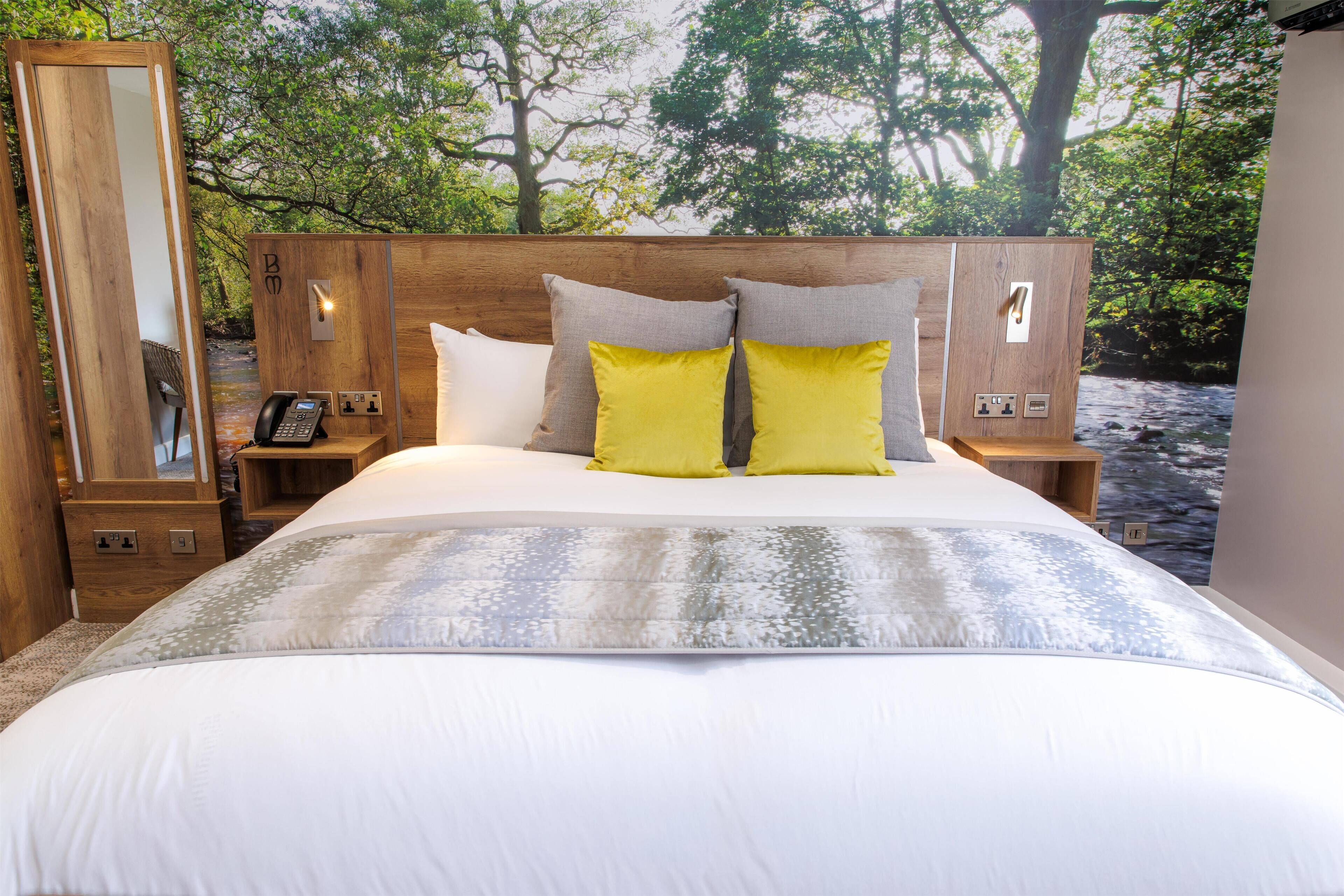 Suite, 1 King-Bett, Nichtraucher, Gartenblick (Converts to 2 Twin Beds;w/ Sofabed) | Zimmersafe, individuell dekoriert, Bügeleisen/Bügelbrett