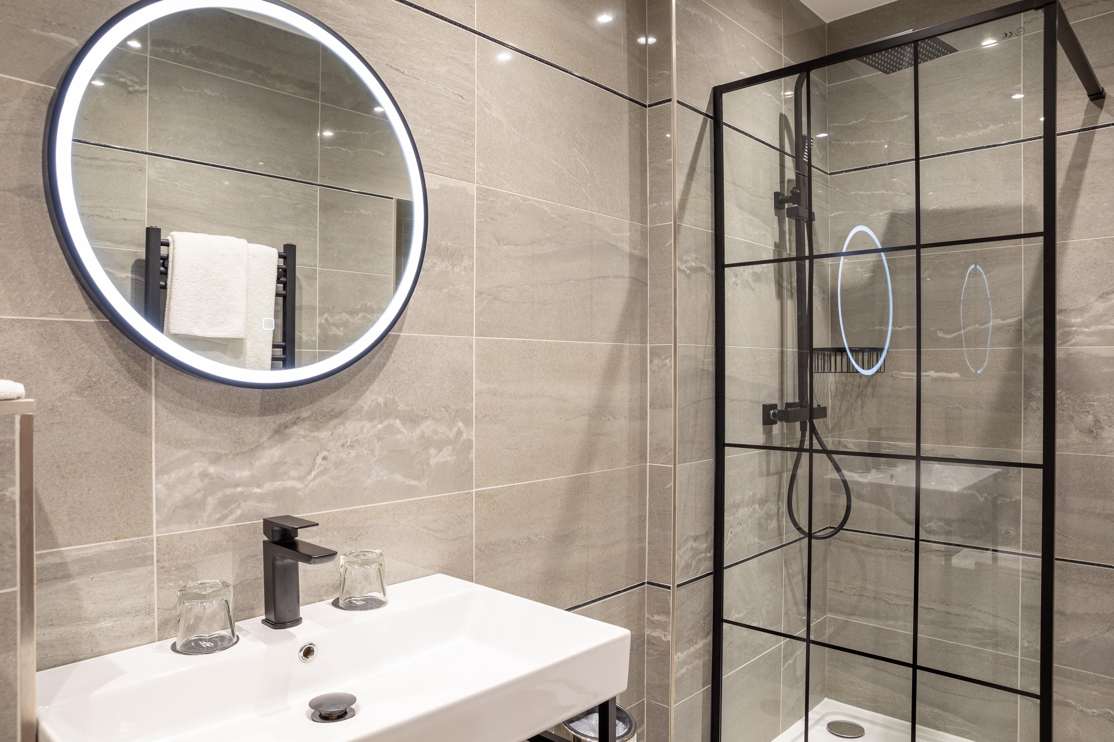 suite, 1 king bed, non smoking (converts to 2 twin beds) | bathroom | combined shower/bathtub, free toiletries, hair dryer, towels