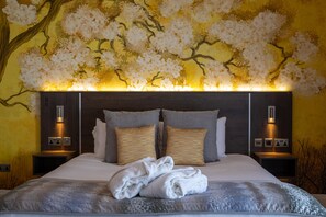 套房, 1 張特大雙人床, 非吸煙房 (Converts to 2 Twin Beds) | 客房內保險箱、獨特裝潢、熨斗/熨衣板、免費無線上網