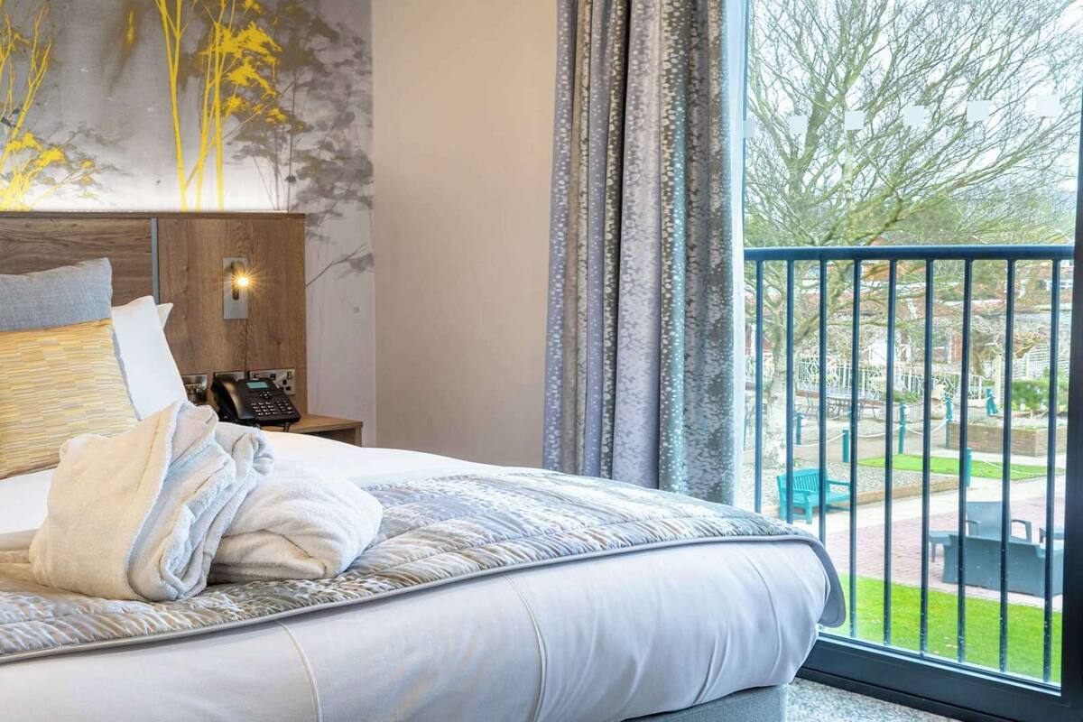 In-room safe, iron/ironing board, free WiFi, individually decorated