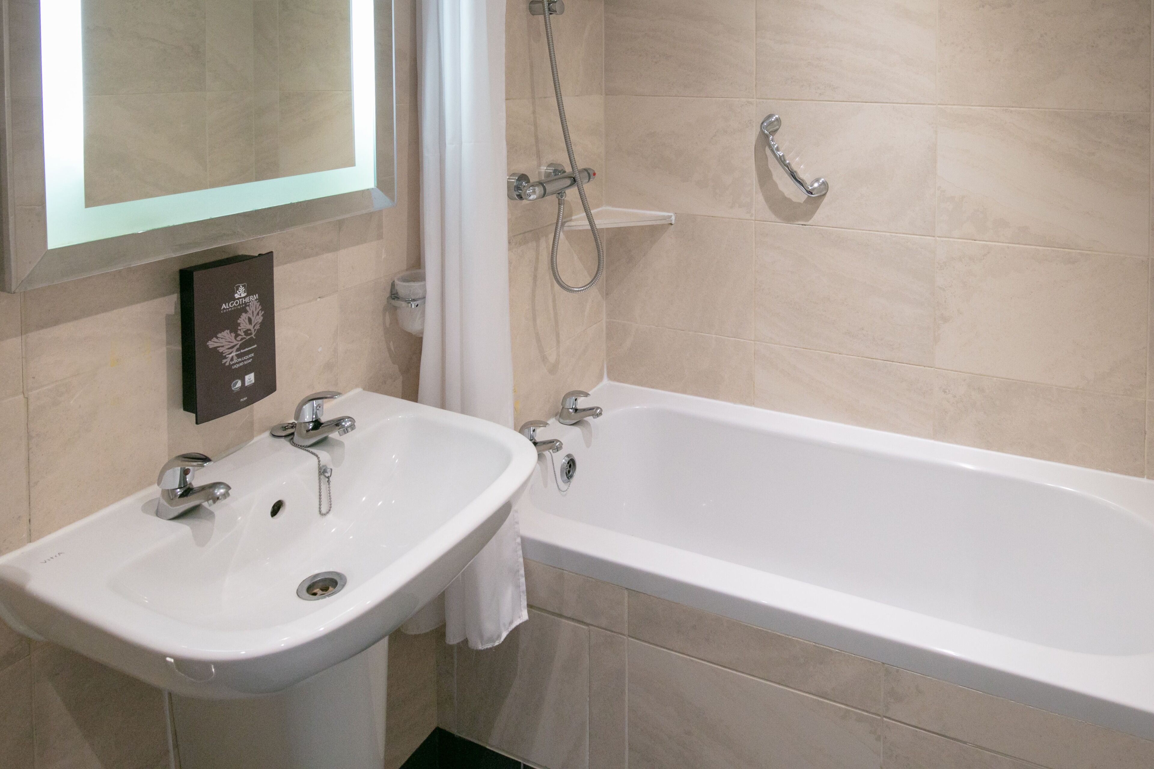 combined shower/bathtub, free toiletries, hair dryer, towels