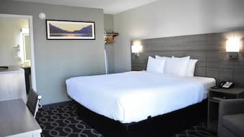 Habitació, 1 llit de matrimoni gran, accessible, no fumadors | Escriptori, planxa i posts de planxar, wifi gratuïta i roba de llit