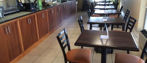 Petit déjeuner buffet compris