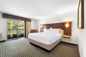 Rom – standard, 1 kingsize-seng, balkong, elveutsikt | Individuelt dekorert, individuelt innredet og skrivebord