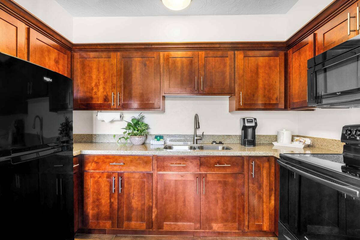 suite, 2 queen beds, kitchen, river view | 1 bedroom, individually decorated, individually furnished, desk