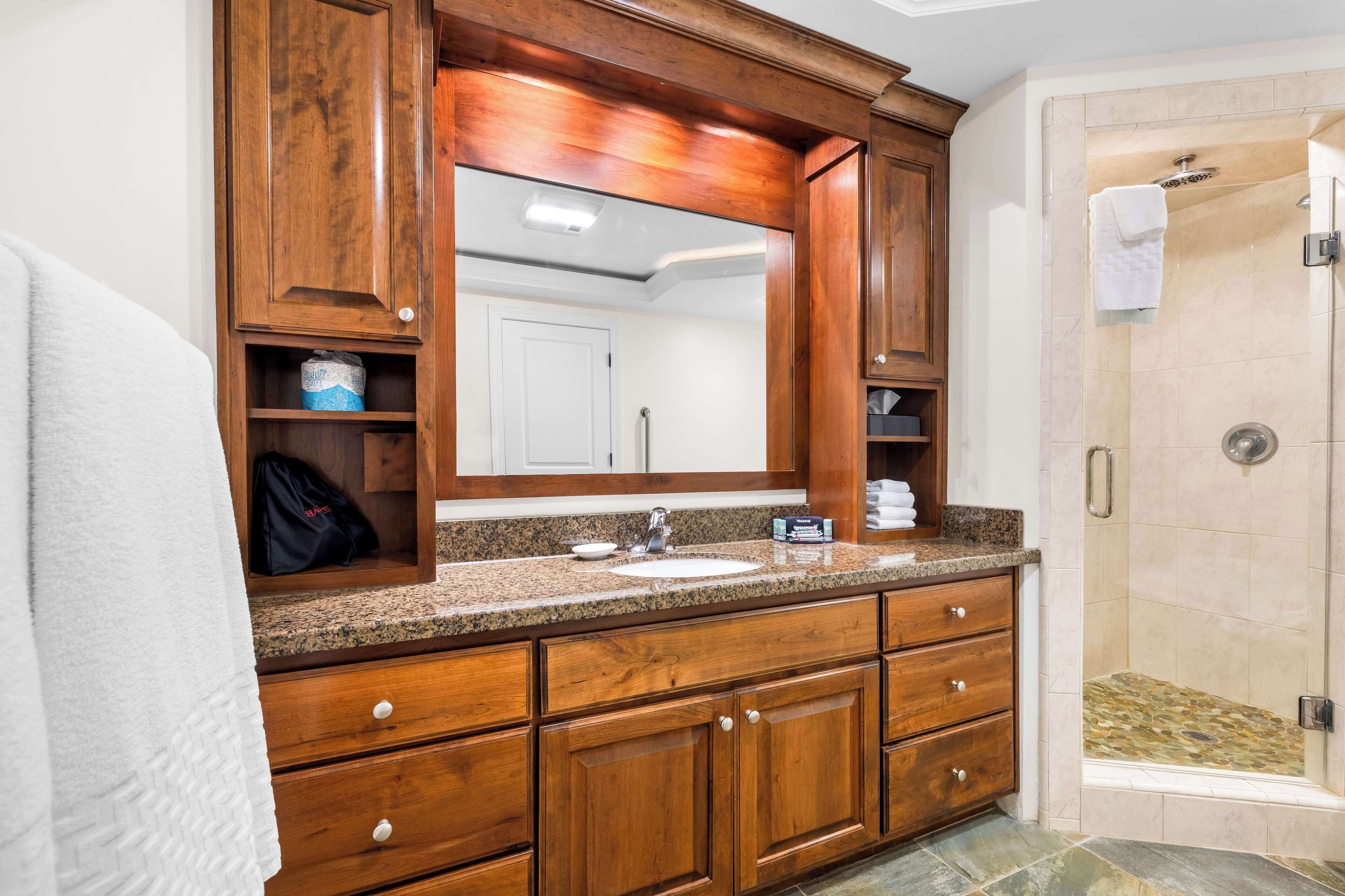 suite, multiple beds, fireplace, river view (with sofabed) | bathroom | free toiletries, hair dryer, towels