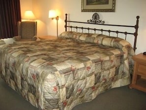 Standard Room, Non Smoking, Jetted Tub | Premium bedding, down duvets, iron/ironing board, free cots/infant beds
