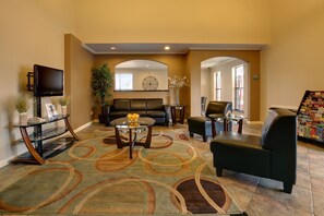 40-inch TV with cable channels - Scottish Inns Desoto, TX (DeSoto)