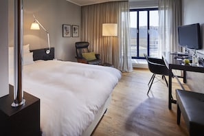 Classic-huone, 1 keskisuuri parisänky | Minibaari, tallelokero huoneessa, työpöytä, äänieristys