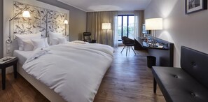 Deluxe Double Room | Minibar, in-room safe, desk, soundproofing - Parkhotel Pforzheim (Pforzheim)