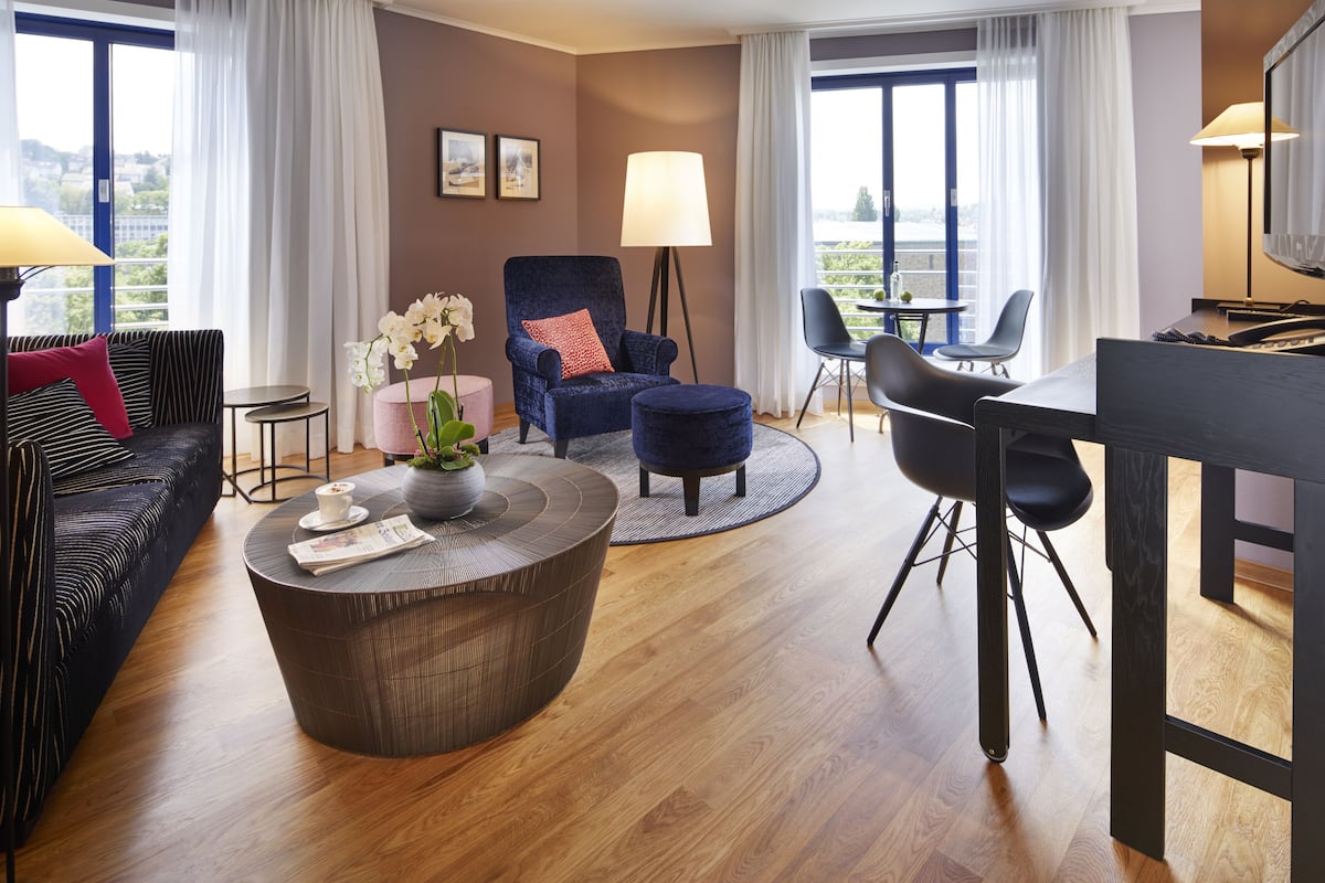 Superior Suite | Minibar, in-room safe, desk, soundproofing