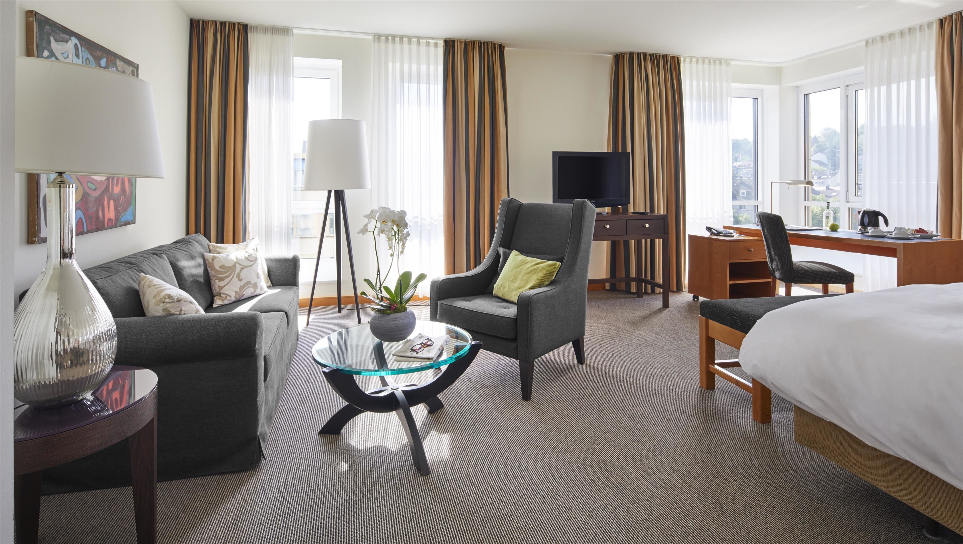 Junior-Suite | Minibar, Zimmersafe, Schreibtisch, schallisolierte Zimmer