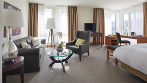 Junior Suite | Minibar, in-room safe, desk, soundproofing